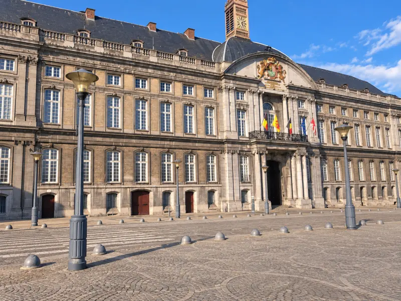 Façade du palais de justice de Liège, place Saint-Lambert